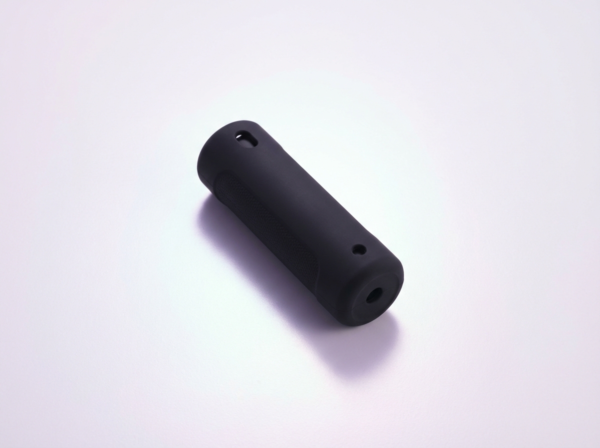 Masturbateur connecte compact type Gush — cylindre noir mat, silicone